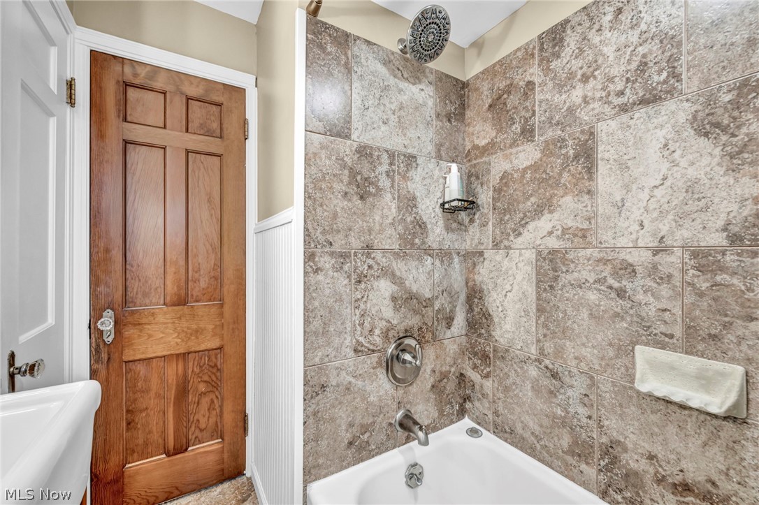 4044 W 157th Street Cleveland OH 44135