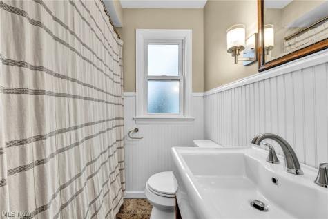 4044 W 157th Street Cleveland OH 44135