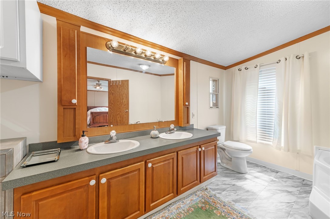 177 Lakeview Lane Hiram OH 44234