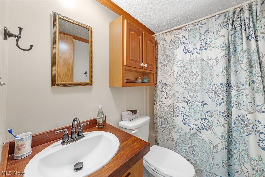 177 Lakeview Lane Hiram OH 44234