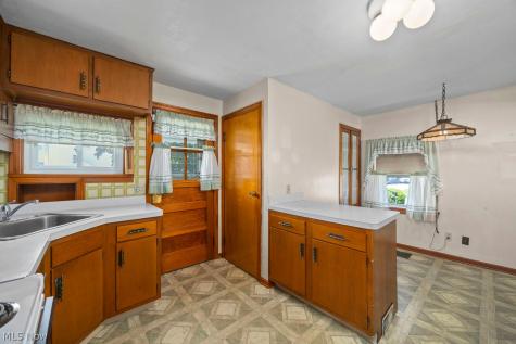 2010 Utica Avenue Lorain OH 44052