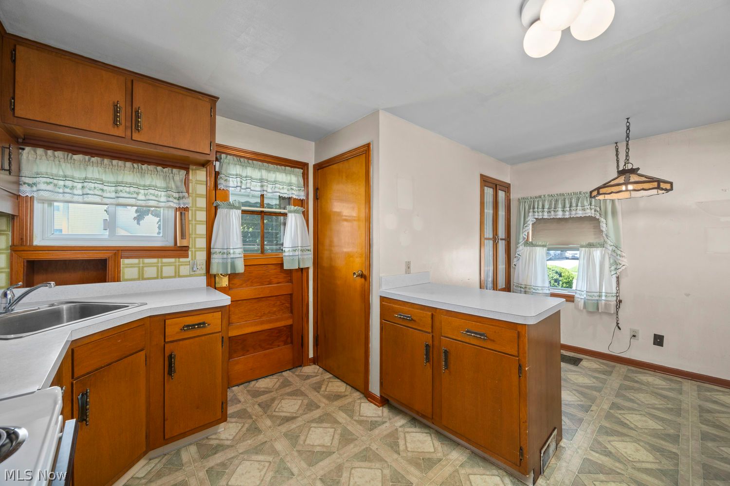 2010 Utica Avenue Lorain OH 44052