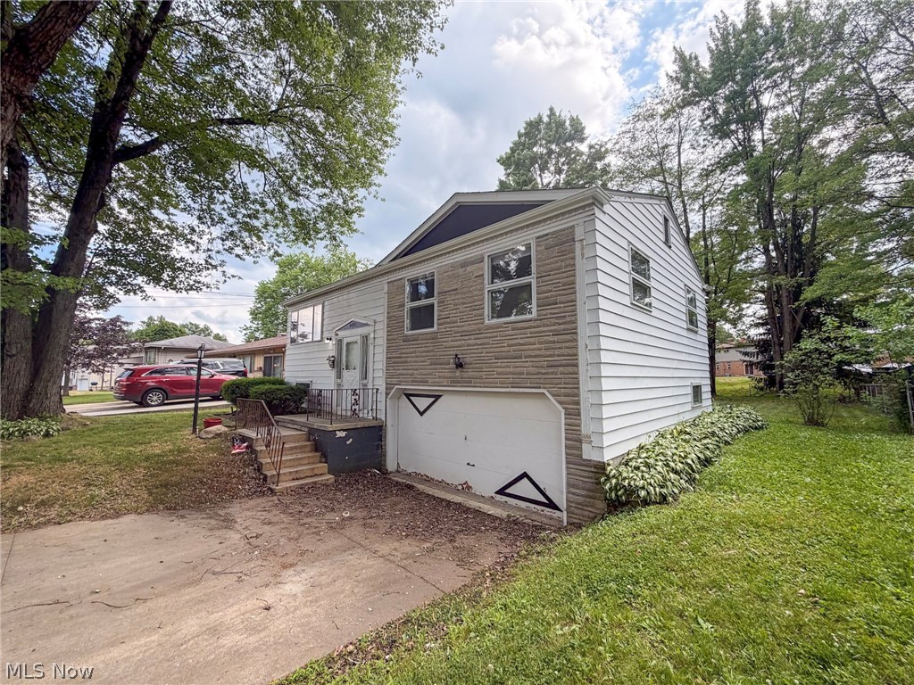 2821 Tod Avenue NW Warren OH 44484