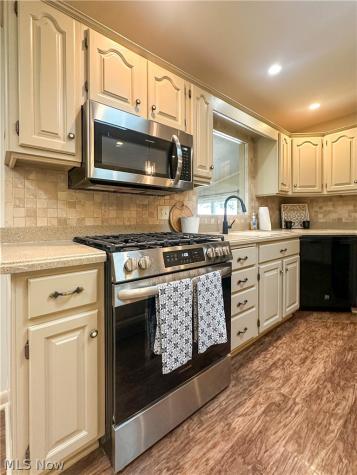 422 Bonnie Brae Avenue Niles OH 44446