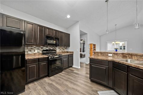 3822 Parkside Circle E Lorain OH 44053