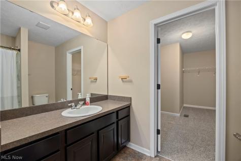 3822 Parkside Circle E Lorain OH 44053