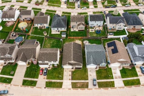3822 Parkside Circle E Lorain OH 44053
