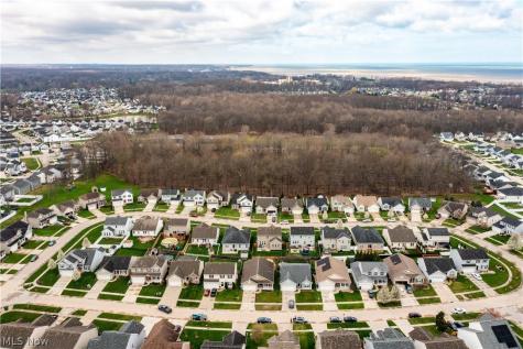 3822 Parkside Circle E Lorain OH 44053