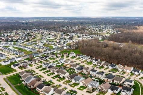 3822 Parkside Circle E Lorain OH 44053