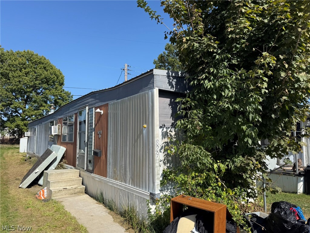 829 Zella Avenue NW New Philadelphia OH 44663