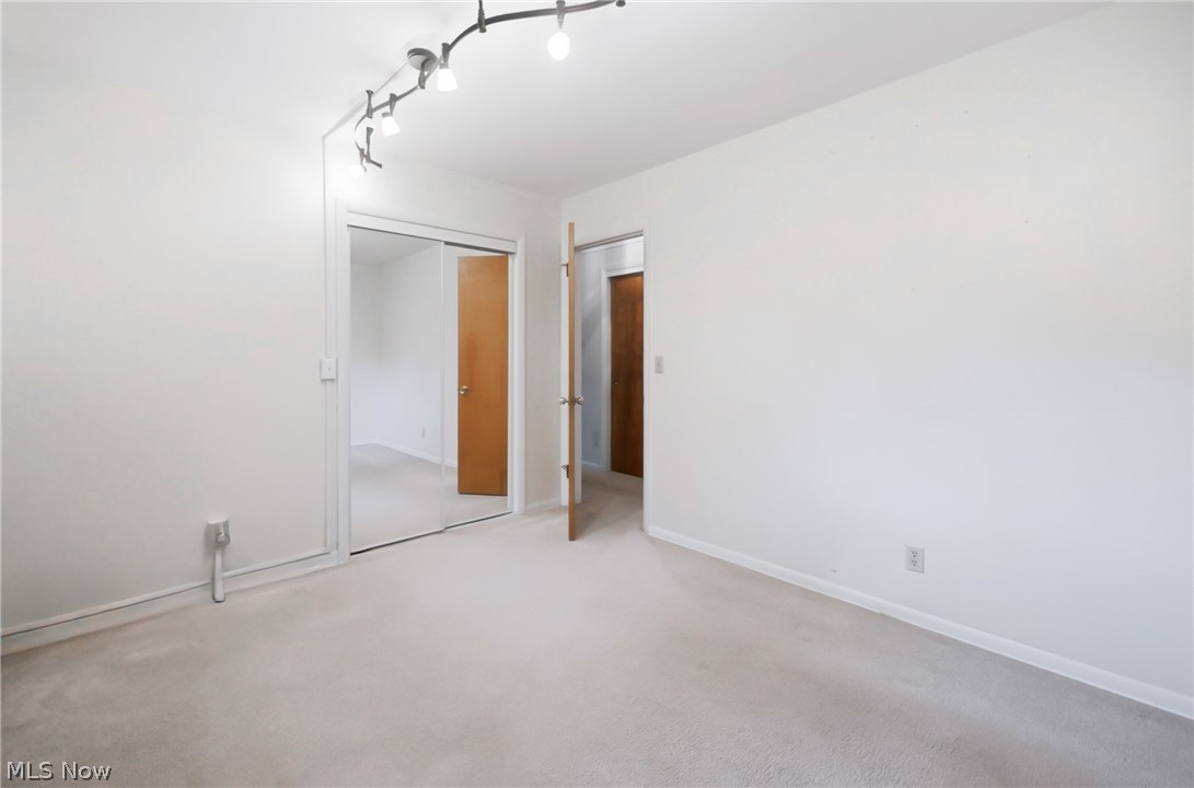 8564 Squires Lane NE Warren OH 44484