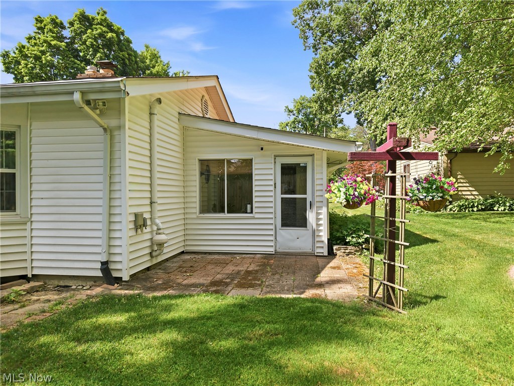 8564 Squires Lane NE Warren OH 44484