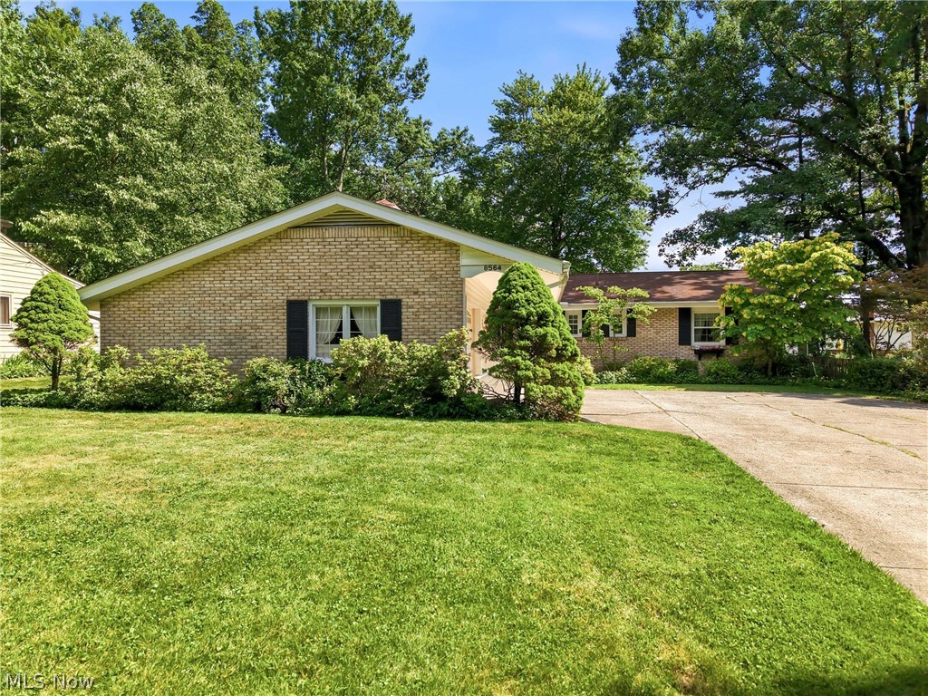 8564 Squires Lane NE Warren OH 44484