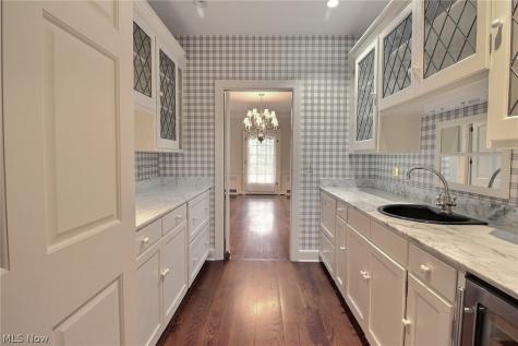 2710 Chesterton Road Shaker Heights OH 44122