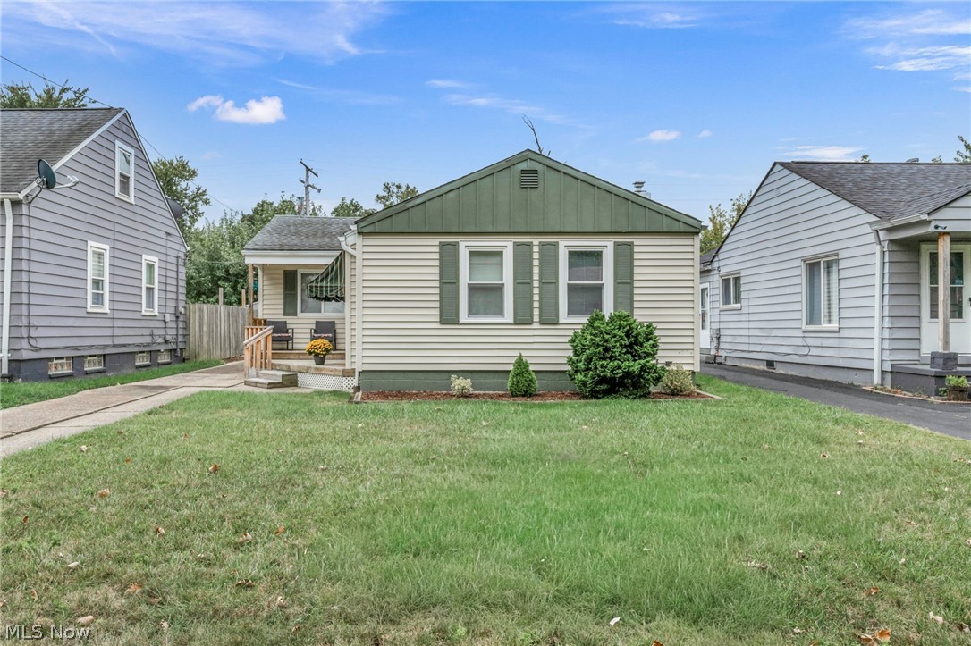 18813 Parkmount Cleveland OH 44135