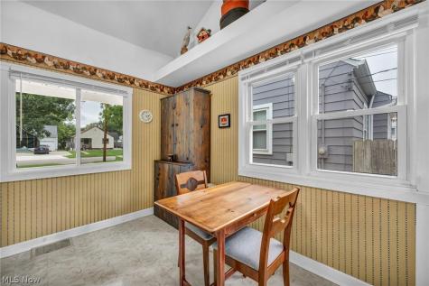 18813 Parkmount Cleveland OH 44135
