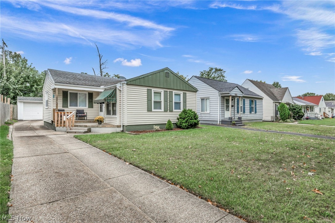 18813 Parkmount Cleveland OH 44135