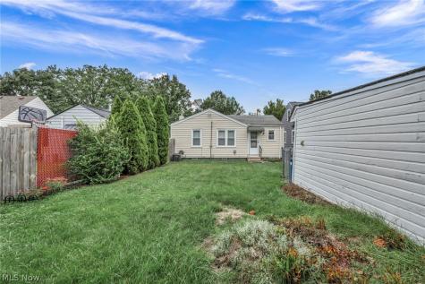 18813 Parkmount Cleveland OH 44135