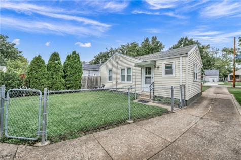 18813 Parkmount Cleveland OH 44135