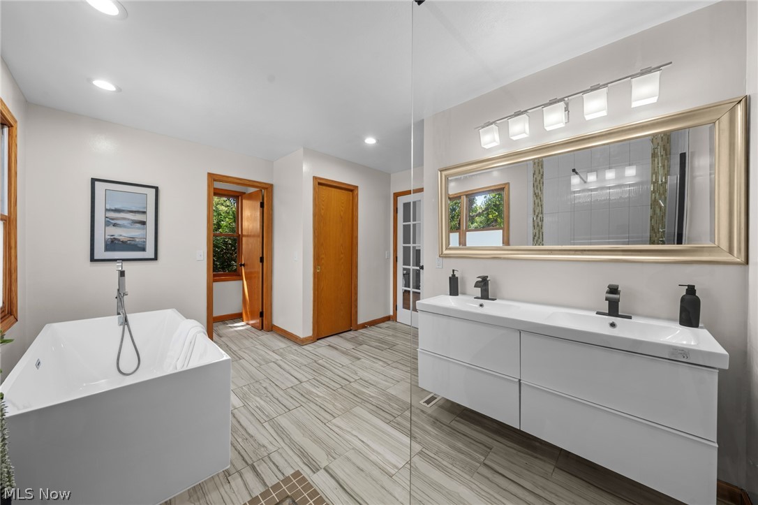 111 Waverly Lane Chagrin Falls OH 44022