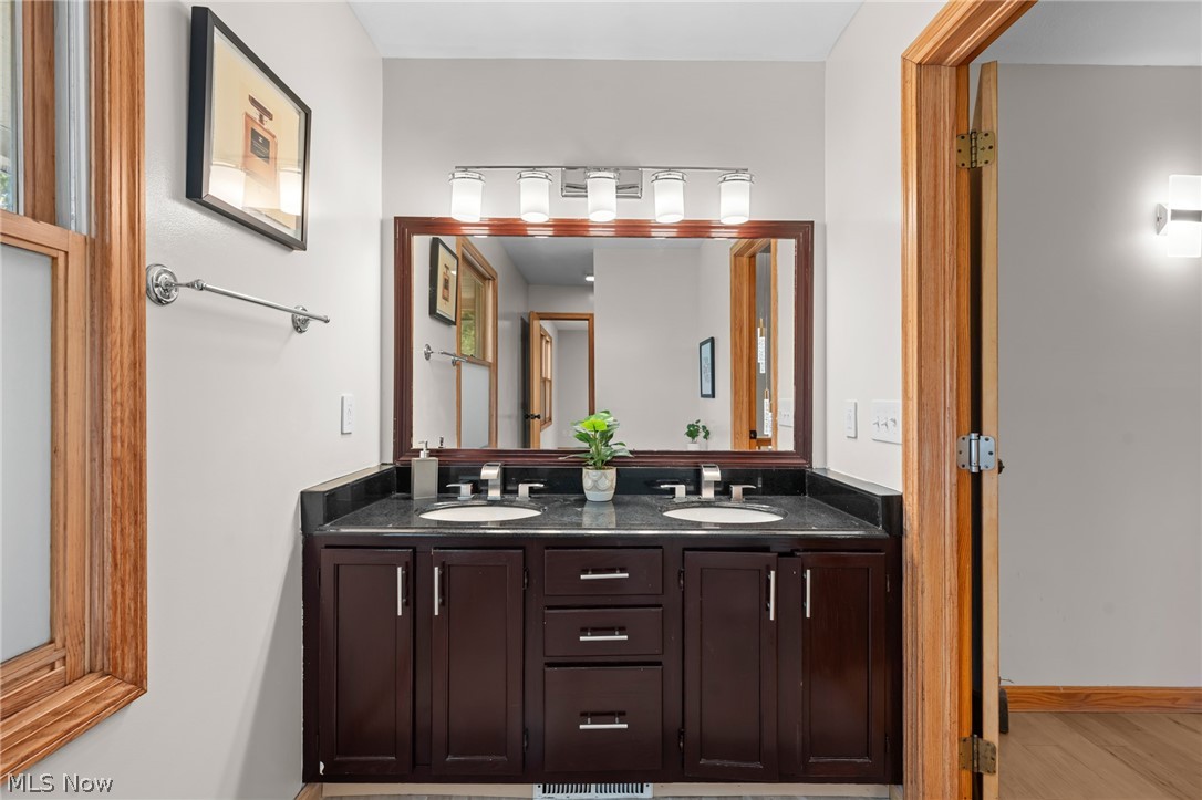 111 Waverly Lane Chagrin Falls OH 44022