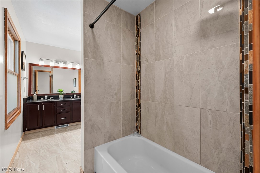 111 Waverly Lane Chagrin Falls OH 44022