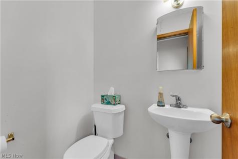 26913 Elizabeth Lane Olmsted Falls OH 44138