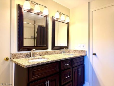 28096 Edgepark Drive North Olmsted OH 44070