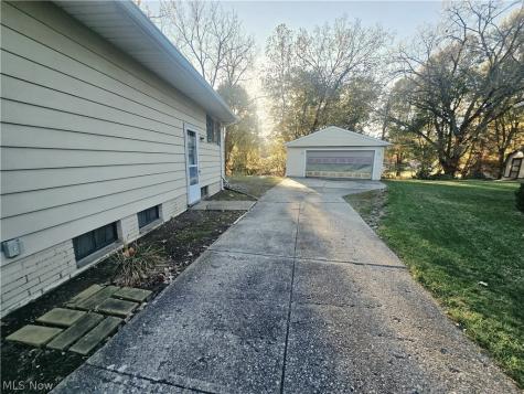 7670 Sleepy Hollow Drive Parma OH 44130