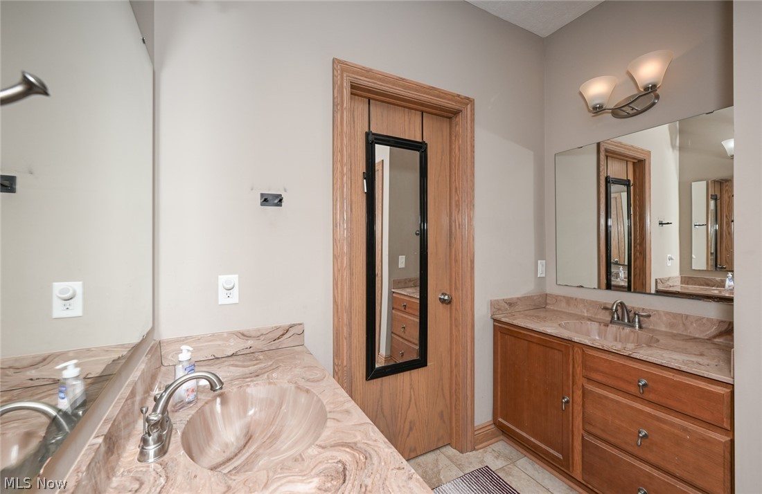 12345 Stafford Road Chagrin Falls OH 44023