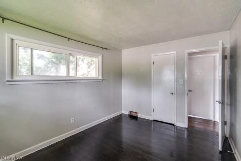 5833 Stumph Road Parma Heights OH 44130