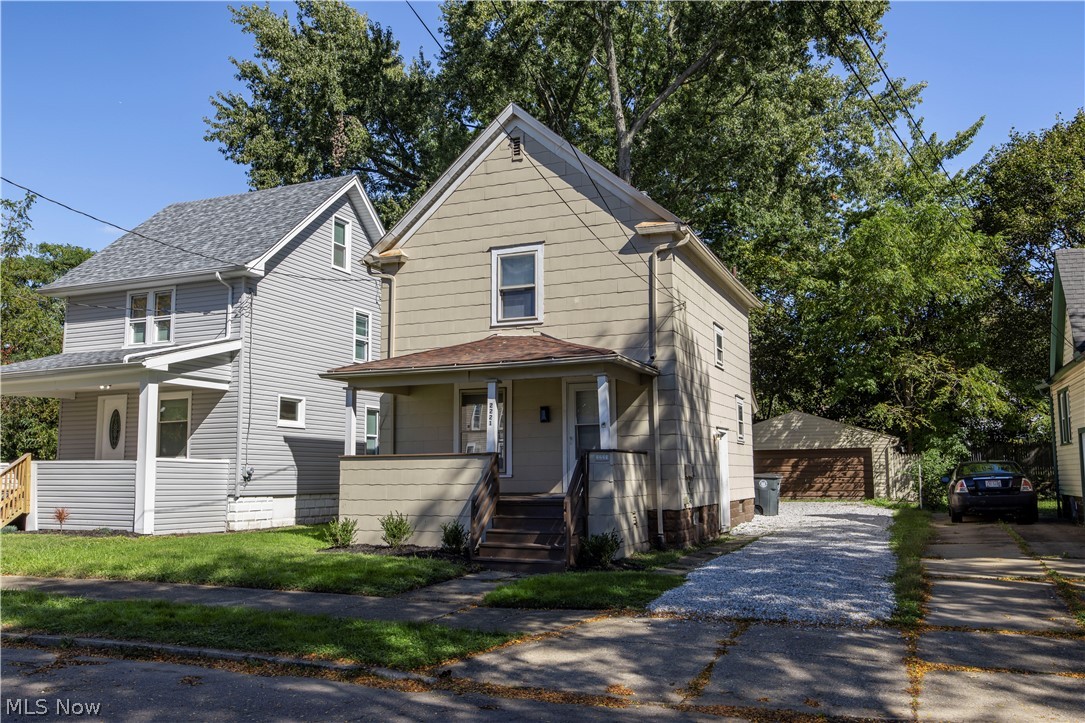 2221 10th Street SW Akron OH 44314