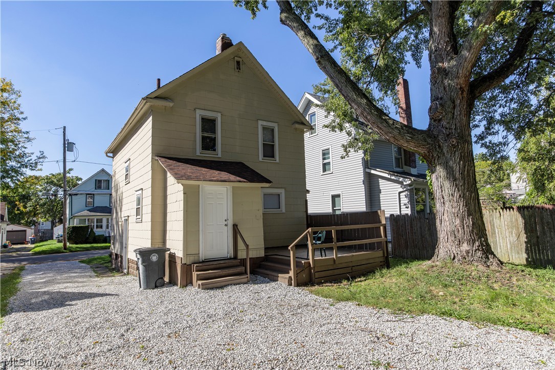 2221 10th Street SW Akron OH 44314