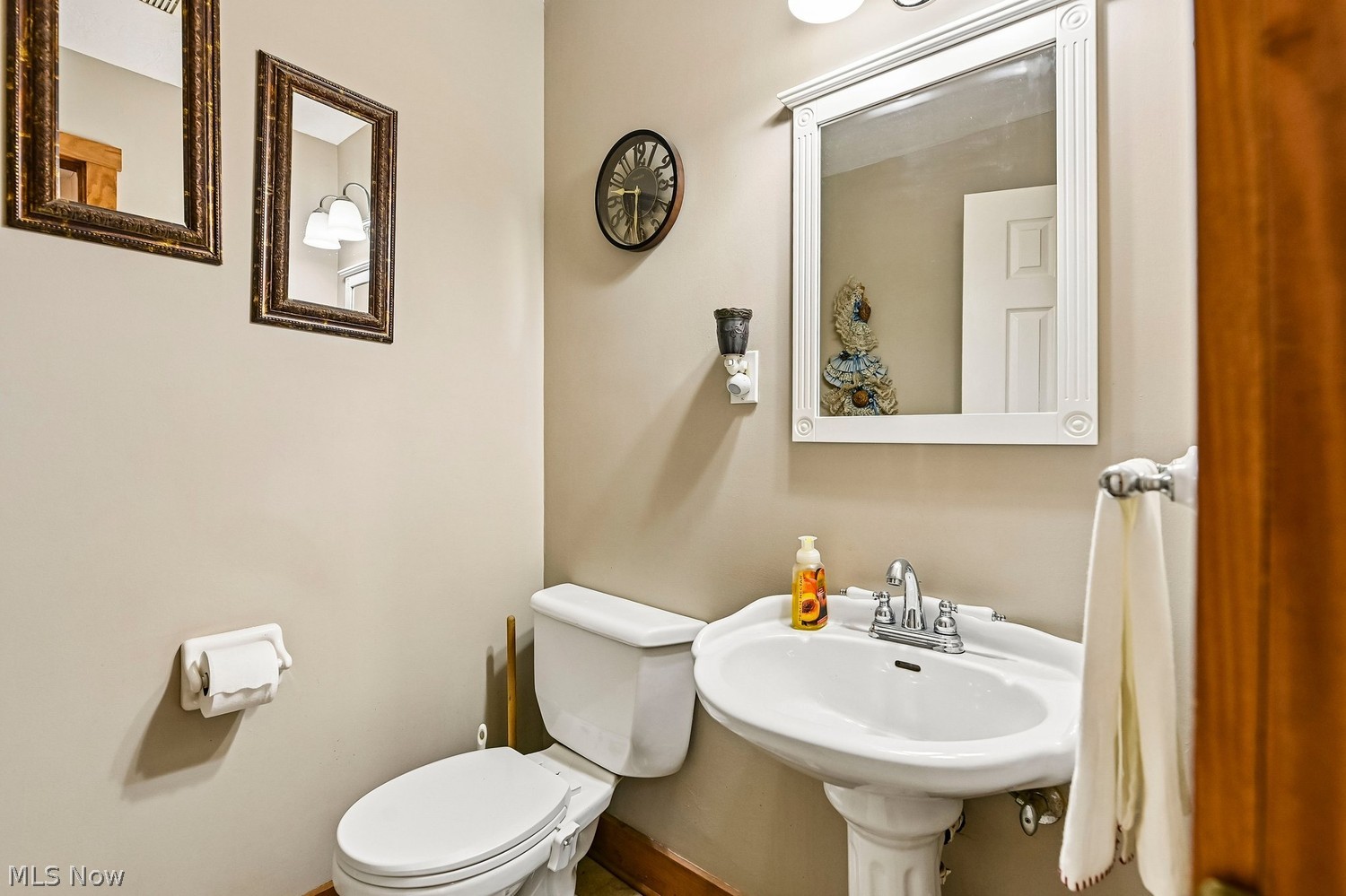 1043 N Honeytown Road Wooster OH 44691