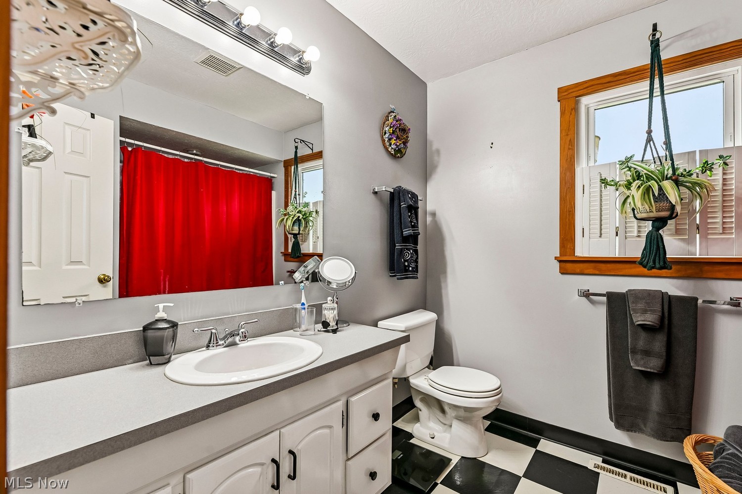 1043 N Honeytown Road Wooster OH 44691