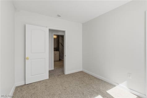 18815 Arrowhead Avenue Cleveland OH 44119