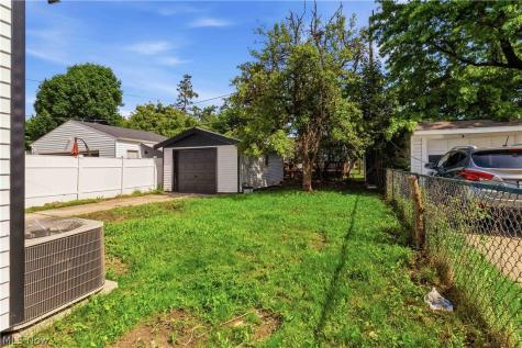 18815 Arrowhead Avenue Cleveland OH 44119