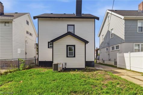 18815 Arrowhead Avenue Cleveland OH 44119