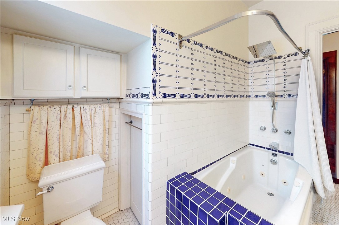 2696 Fairmount Boulevard Cleveland Heights OH 44106
