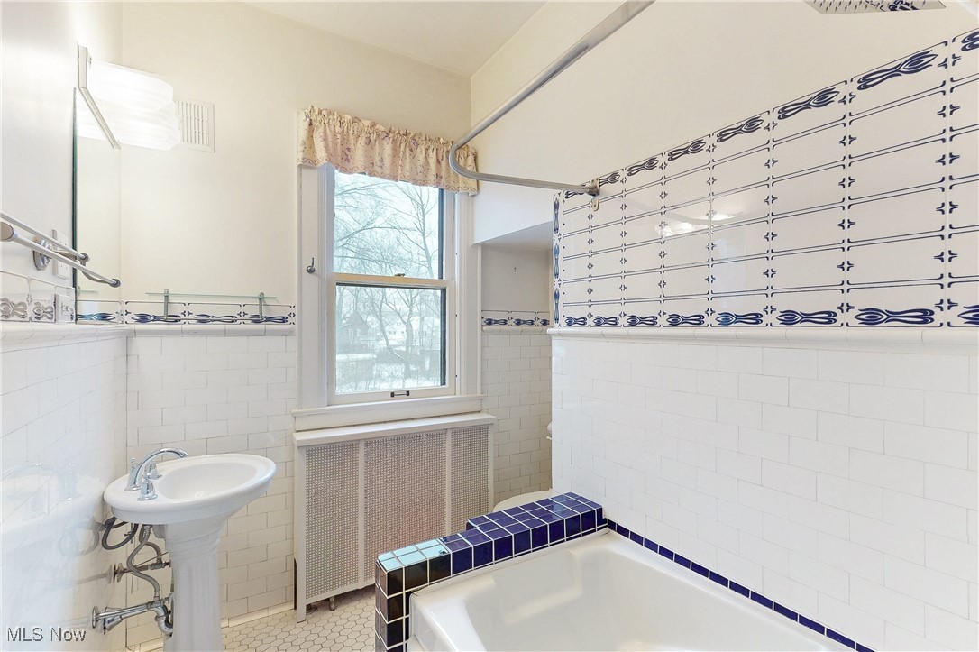 2696 Fairmount Boulevard Cleveland Heights OH 44106