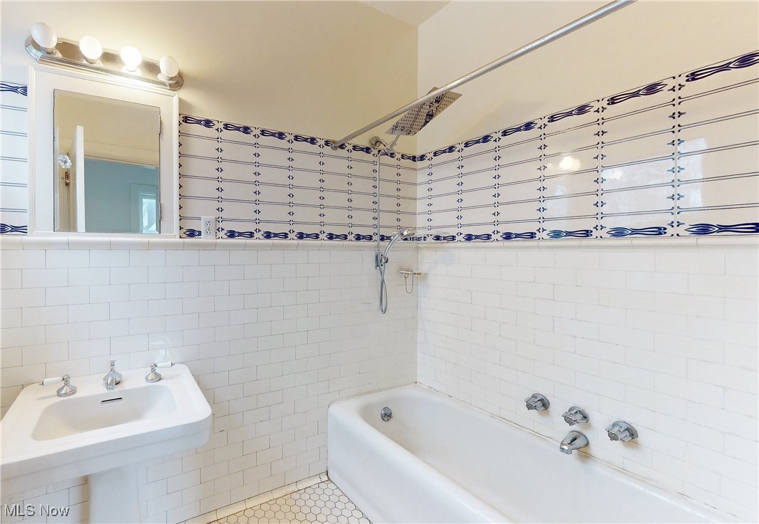 2696 Fairmount Boulevard Cleveland Heights OH 44106