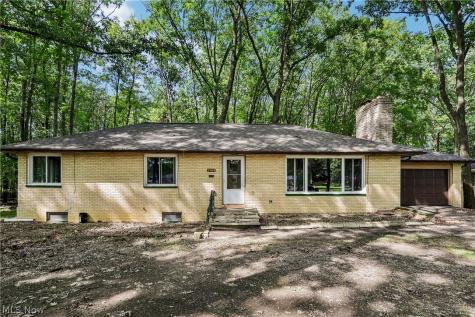 2394 Dentzler Road Parma OH 44134