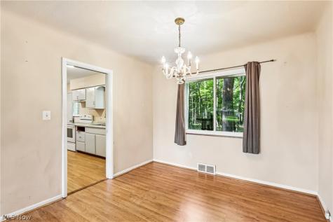2394 Dentzler Road Parma OH 44134