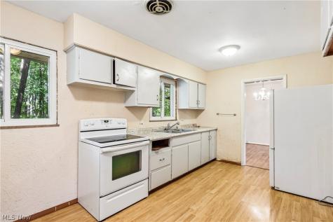2394 Dentzler Road Parma OH 44134