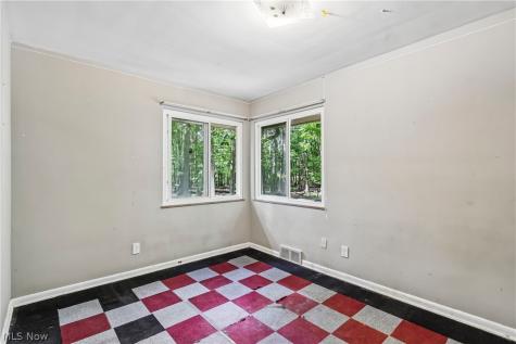 2394 Dentzler Road Parma OH 44134