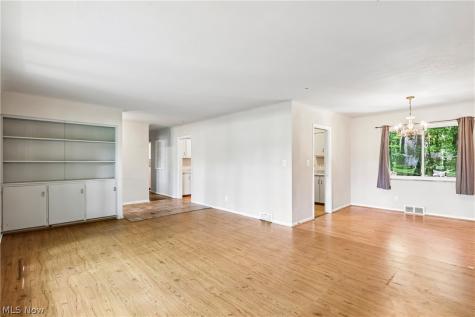 2394 Dentzler Road Parma OH 44134