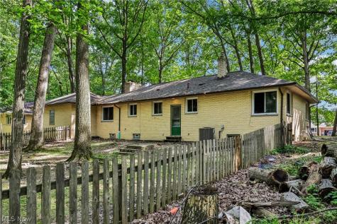2394 Dentzler Road Parma OH 44134