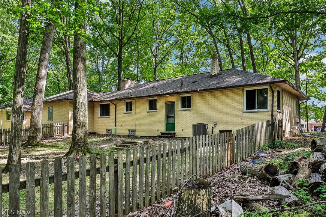 2394 Dentzler Road Parma OH 44134