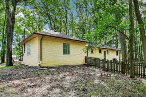 2394 Dentzler Road Parma OH 44134