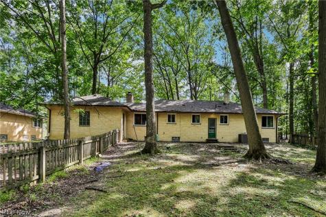 2394 Dentzler Road Parma OH 44134